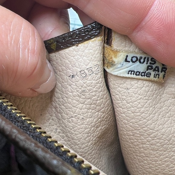 Louis Vuitton Vintage Large Zip
Top Clutch Bag Pouch 9.75” x 7.5” x 2” - Picture 15 of 15